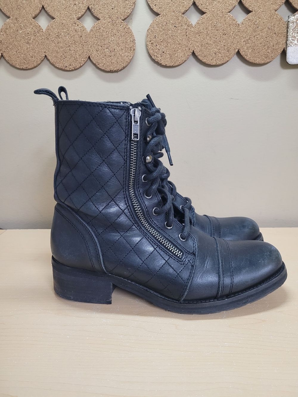 Steve Madden Yanki Black Quilted Lace-Up Combat Boots Side Zipper Size 8 GUC